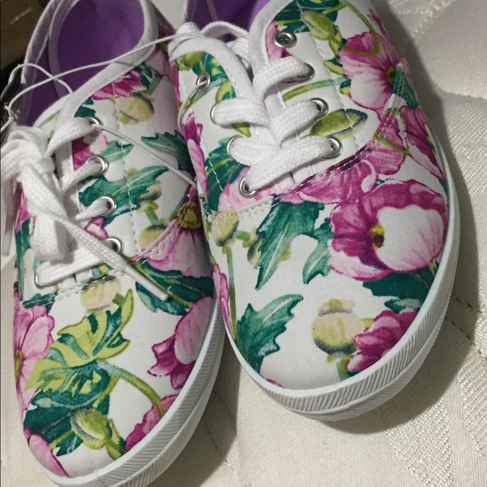 Brand new shoes! Size 8!